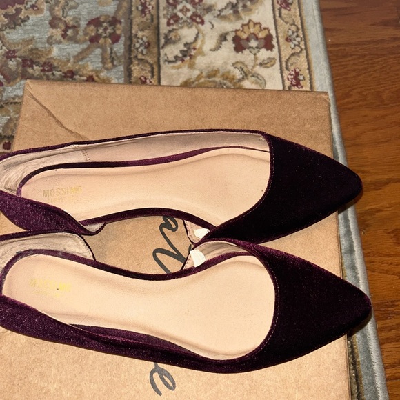 Mossimo size 9 pointed toe maroon velvet slip on flats - Picture 3 of 3